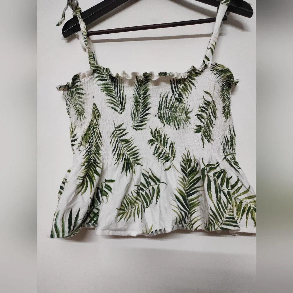 H&M Palm Print Smocked Top 💚 - Picture 9 of 13